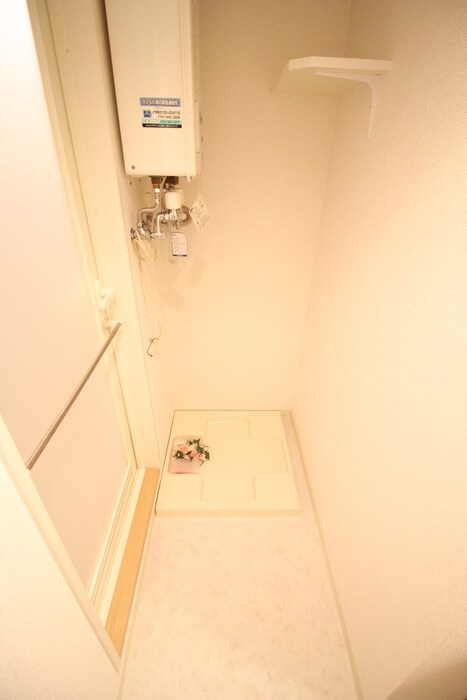 物件内観写真14　(洗濯機置場)