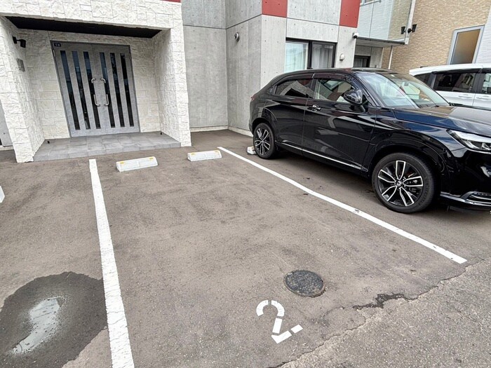 物件外観写真6　(駐車場)