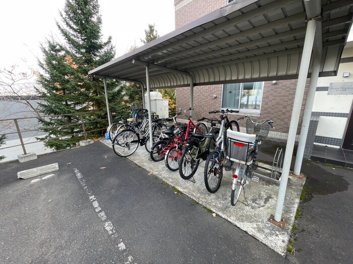 物件外観写真4　(駐輪場)