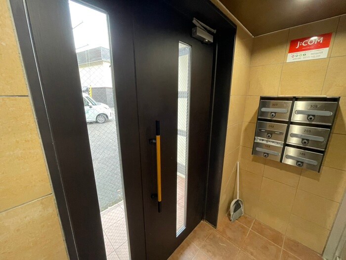 物件外観写真5　(エントランス部分)