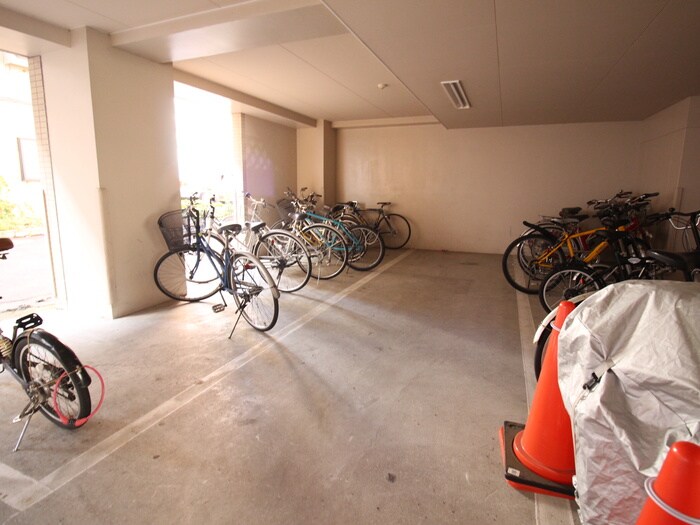 物件外観写真6　(駐輪場)