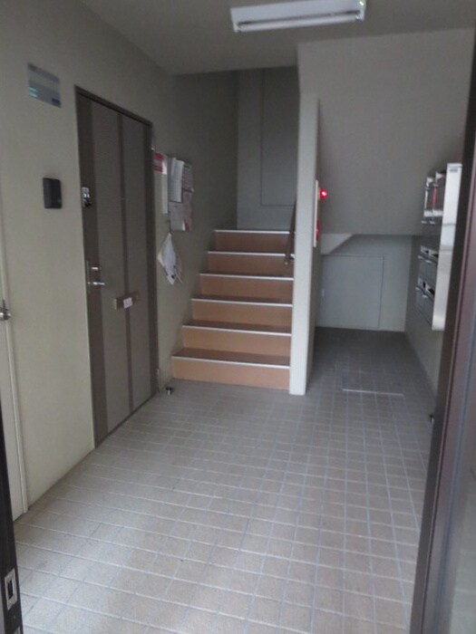 物件外観写真2　(エントランス部分)