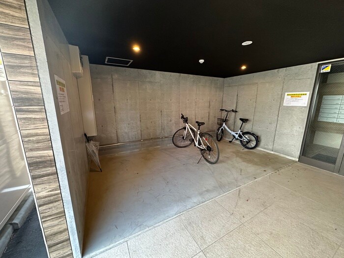 物件外観写真5　(駐輪場)