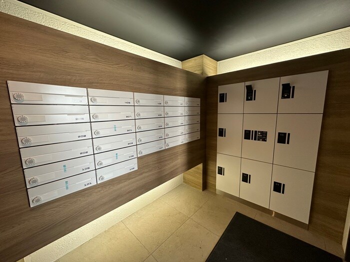 物件外観写真6　(エントランス部分)