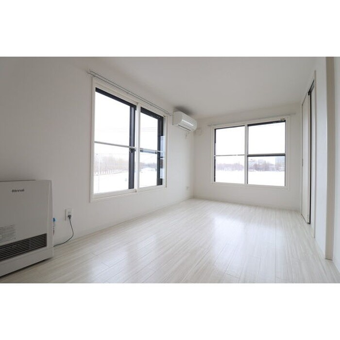 物件内観写真9　(室内からの展望)