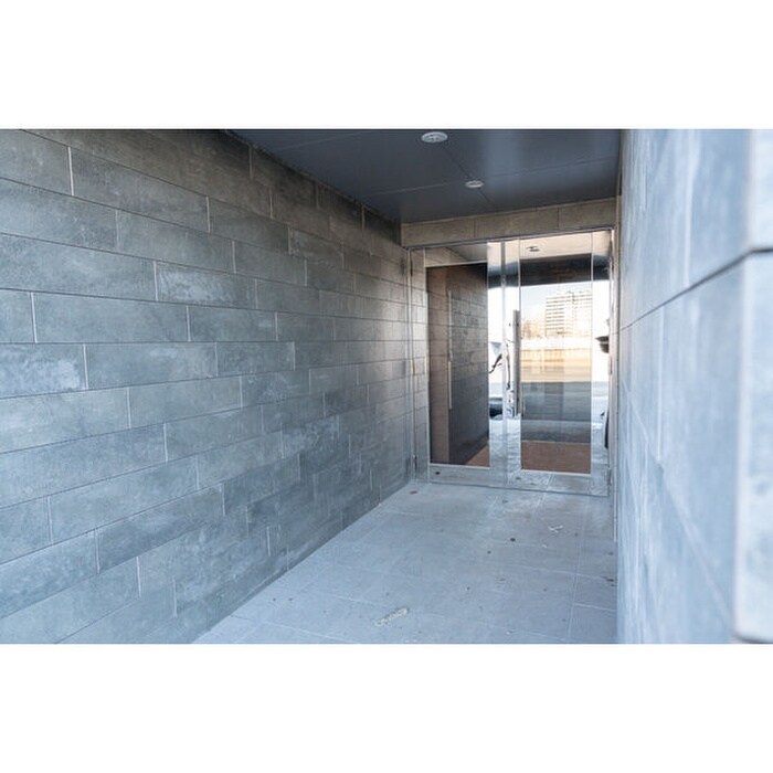 物件外観写真6　(エントランス部分)