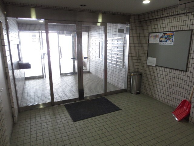 物件外観写真4　(エントランス部分)