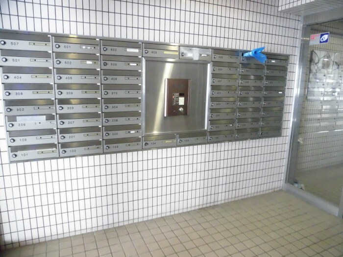 物件外観写真5　(エントランス部分)