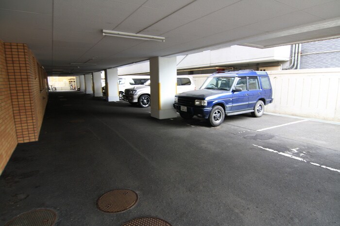 物件外観写真2　(駐車場)