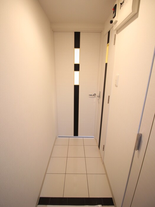 物件内観写真15　(玄関)