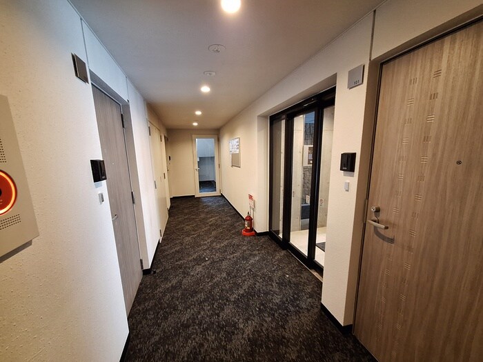 物件外観写真5　(エントランス部分)