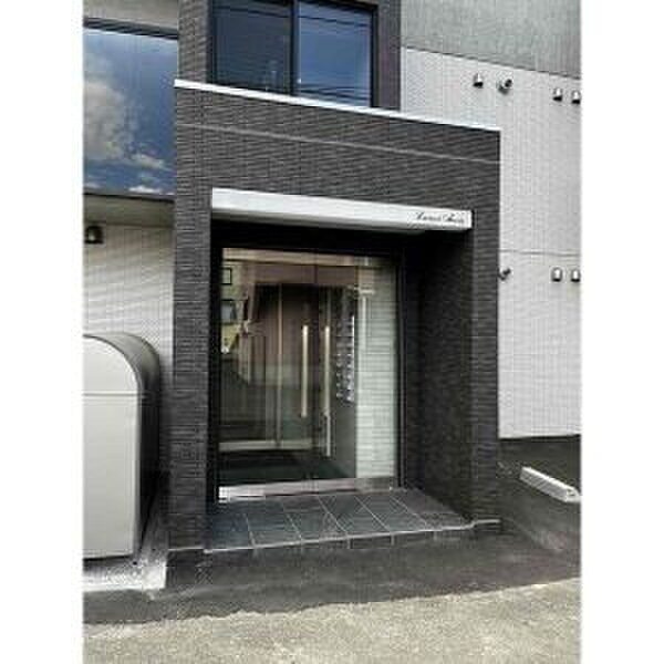 物件外観写真4　(エントランス部分)