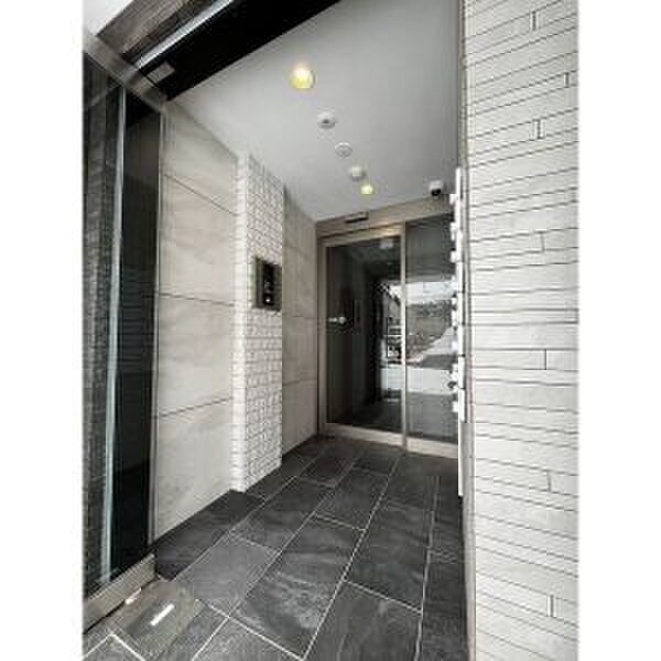 物件外観写真5　(エントランス部分)