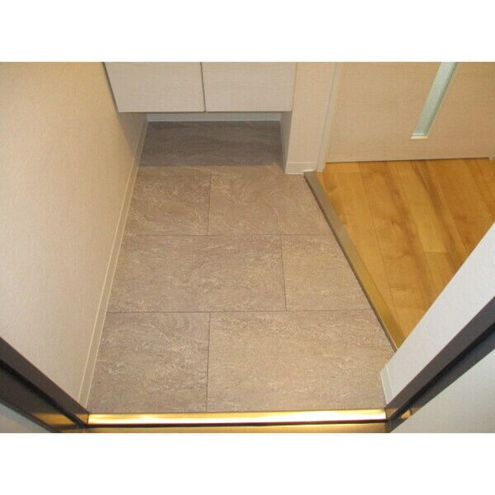 物件内観写真14　(玄関)