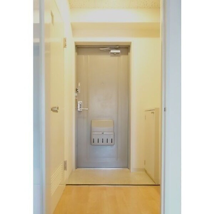 物件内観写真13　(玄関)