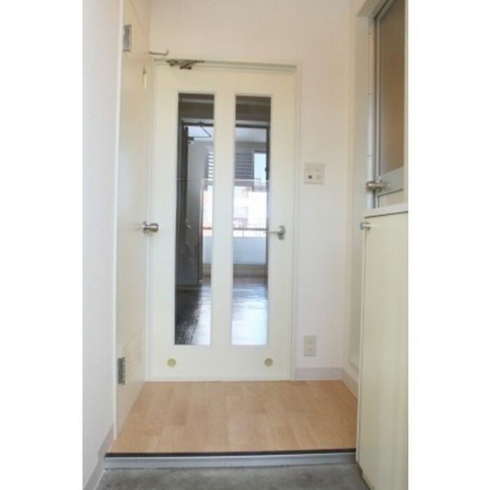 物件内観写真13　(玄関)