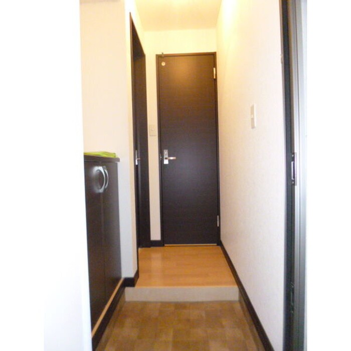 物件内観写真13　(玄関)