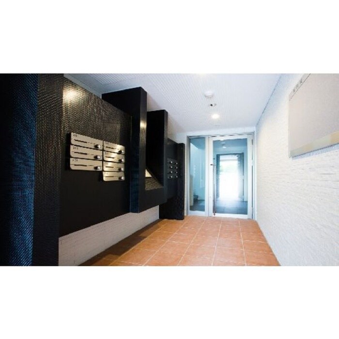 物件外観写真4　(エントランス部分)