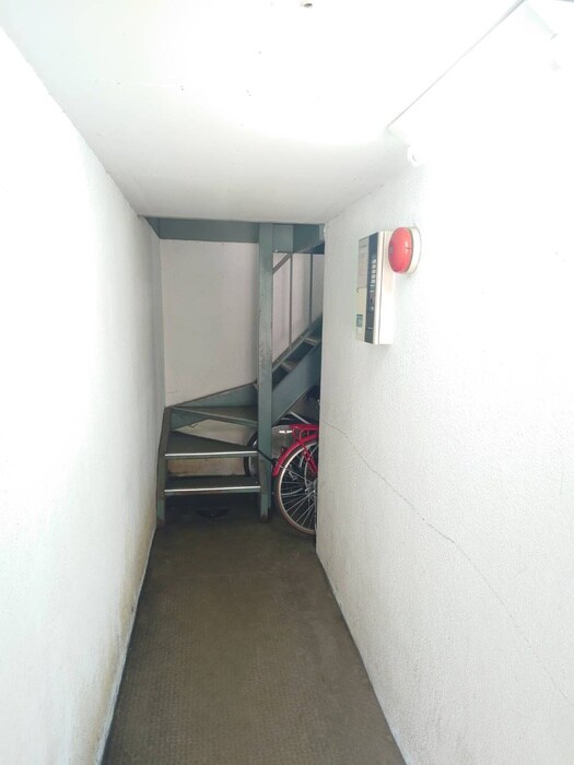 物件外観写真5　(エントランス部分)