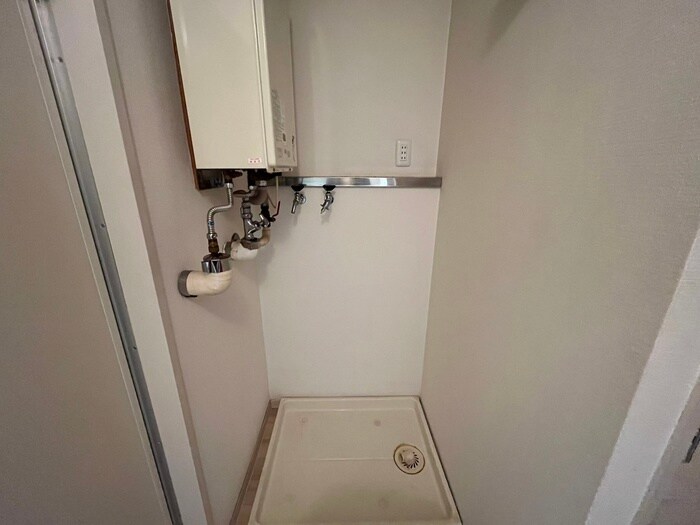 物件内観写真12　(洗濯機置場)