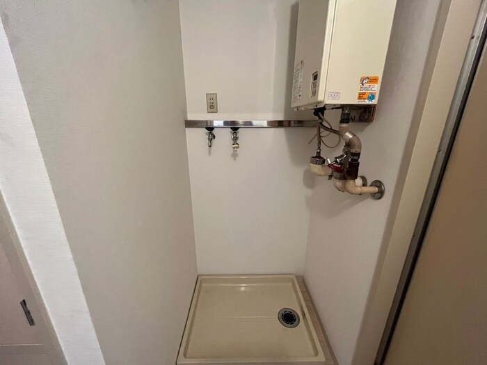 物件内観写真12　(洗濯機置場)