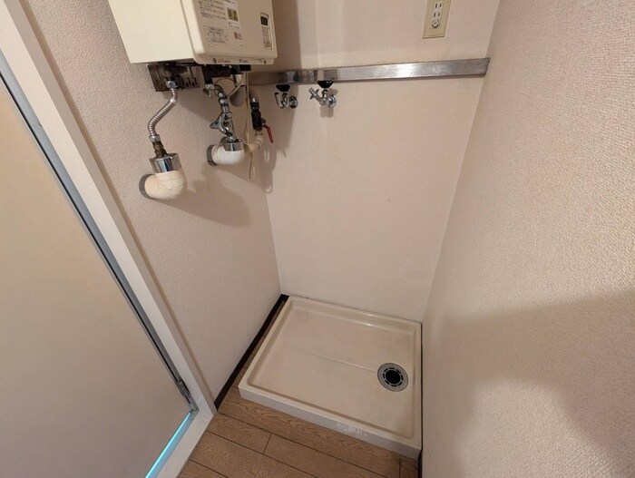 物件内観写真13　(洗濯機置場)