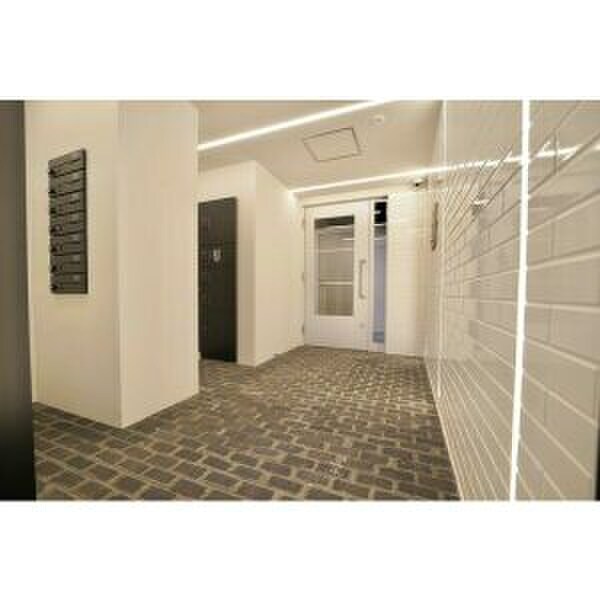 物件外観写真5　(エントランス部分)