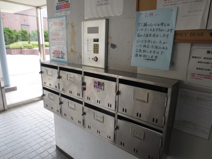 物件外観写真4　(エントランス部分)