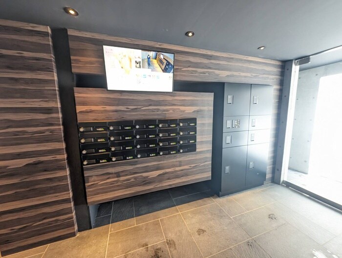 物件外観写真3　(エントランス部分)