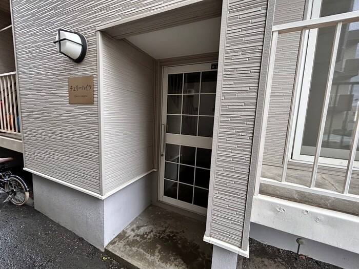 物件外観写真4　(エントランス部分)