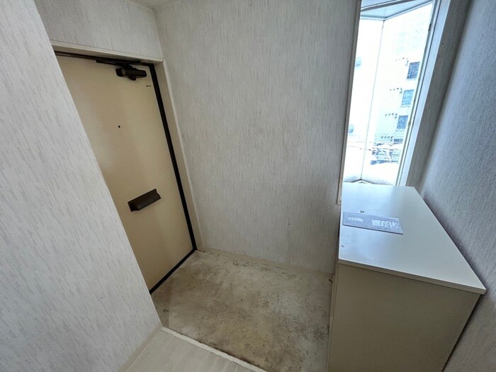 物件内観写真18　(玄関)