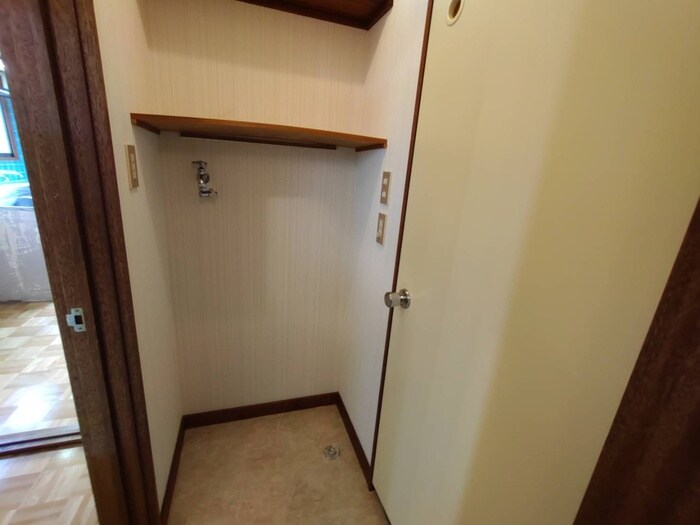 物件内観写真15　(洗濯機置場)