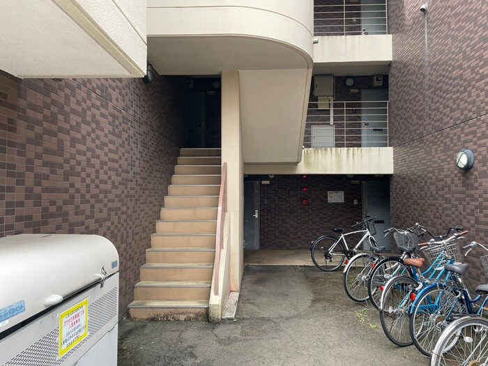 物件外観写真3　(駐輪場)