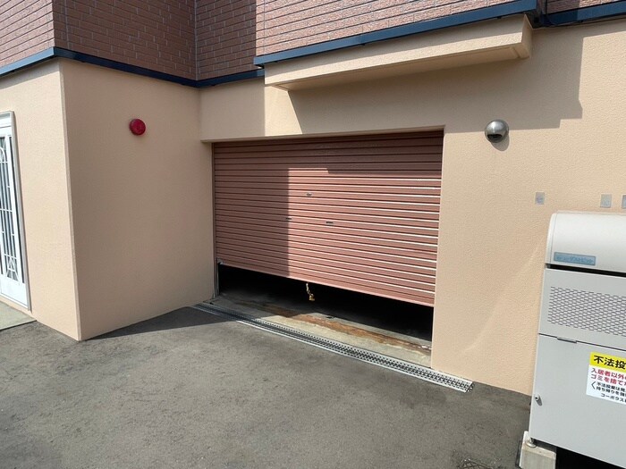 物件外観写真4　(駐車場)