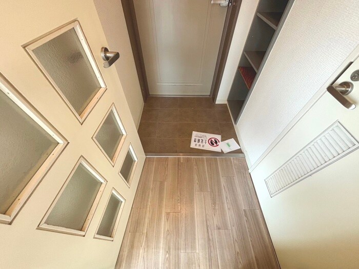 物件内観写真15　(玄関)