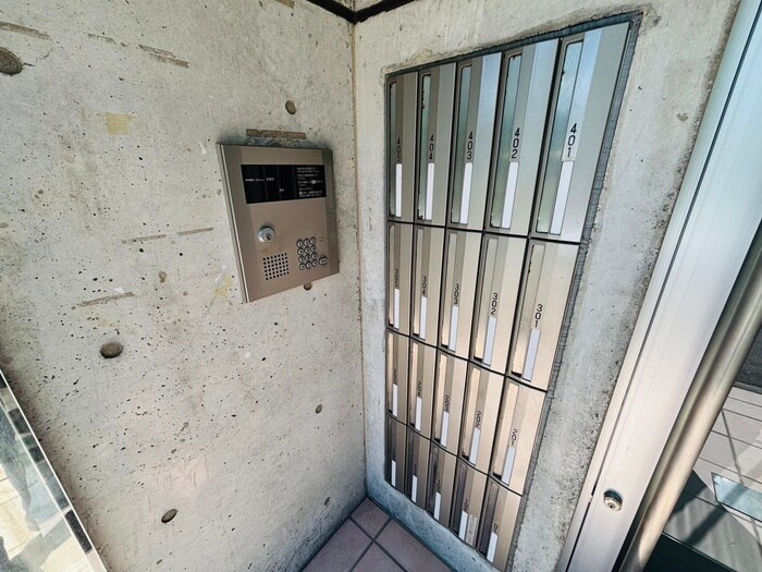 物件外観写真3　(エントランス部分)