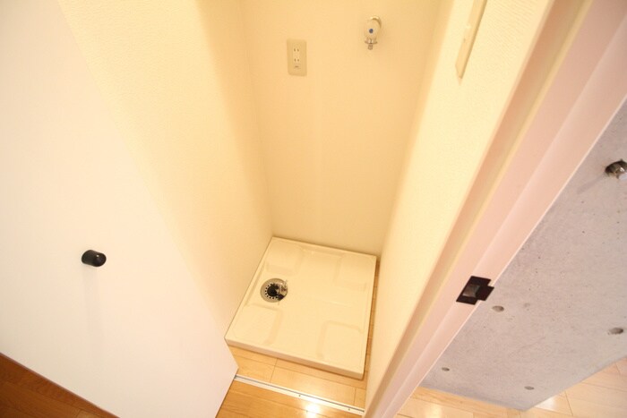 物件内観写真18　(洗濯機置場)