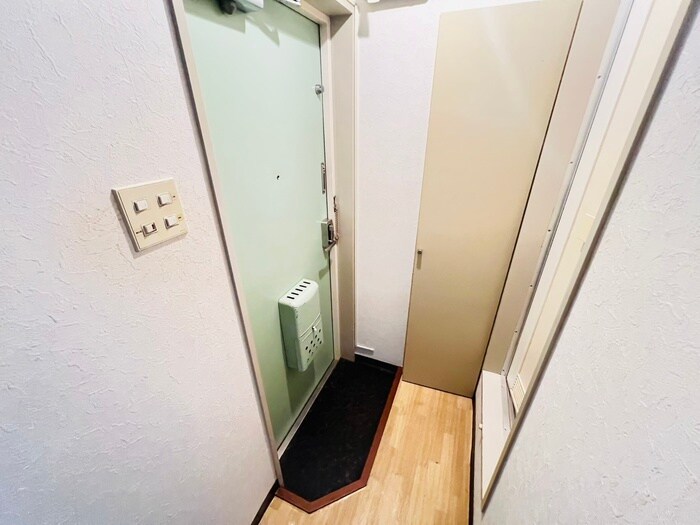 物件内観写真13　(玄関)