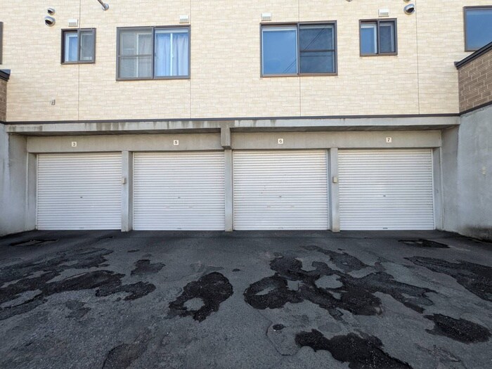 物件外観写真4　(駐車場)