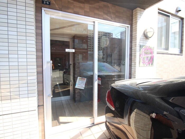 物件外観写真3　(エントランス部分)