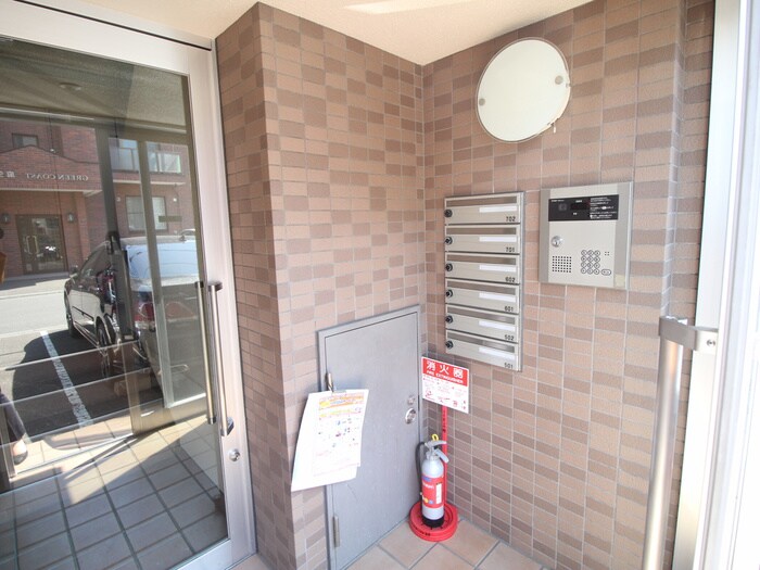 物件外観写真5　(エントランス部分)