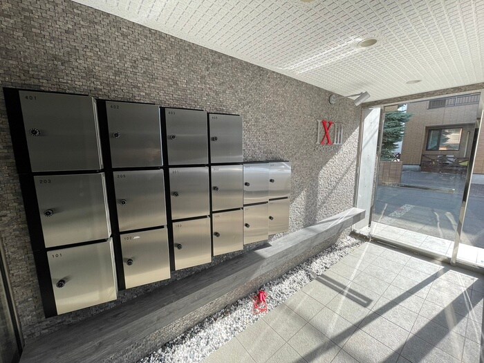 物件外観写真3　(エントランス部分)