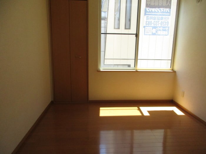 物件内観写真3　(居室)