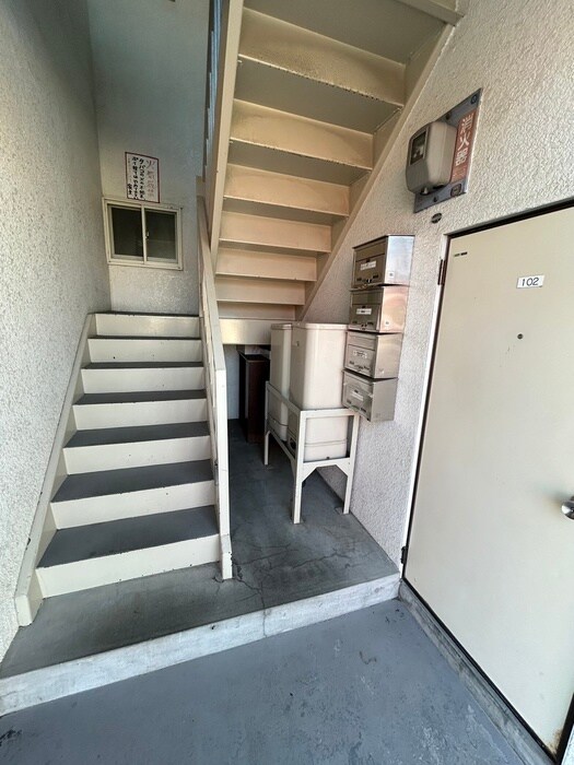 物件外観写真5　(エントランス部分)