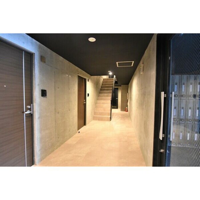 物件外観写真2　(エントランス部分)