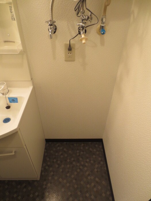 物件内観写真12　(洗濯機置場)