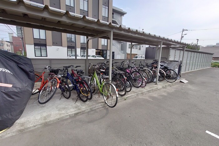 物件外観写真5　(駐輪場)