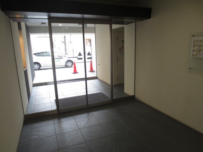 物件外観写真5　(エントランス部分)