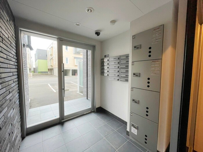 物件外観写真2　(エントランス部分)