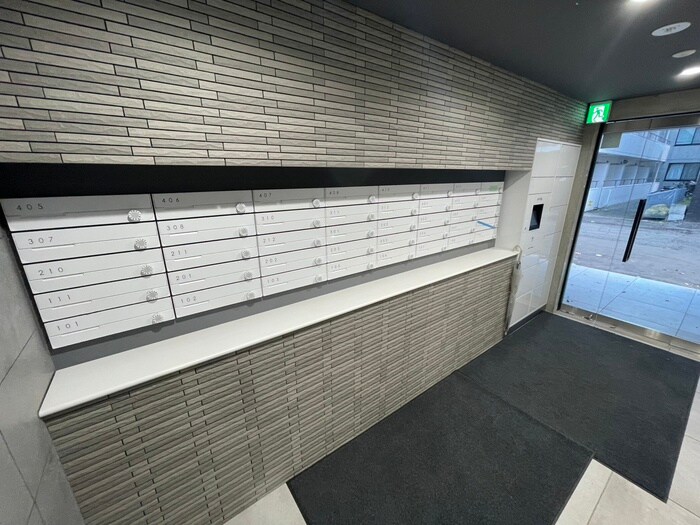 物件外観写真4　(エントランス部分)